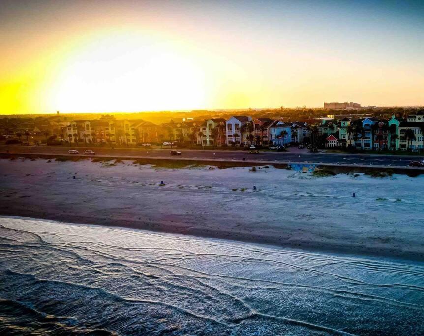 Apartamento Oceanfront At The Dawns Galveston Exterior foto